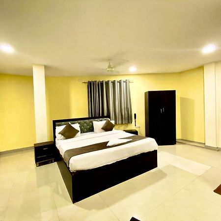 Hotel Sky Park Шамшабад Экстерьер фото