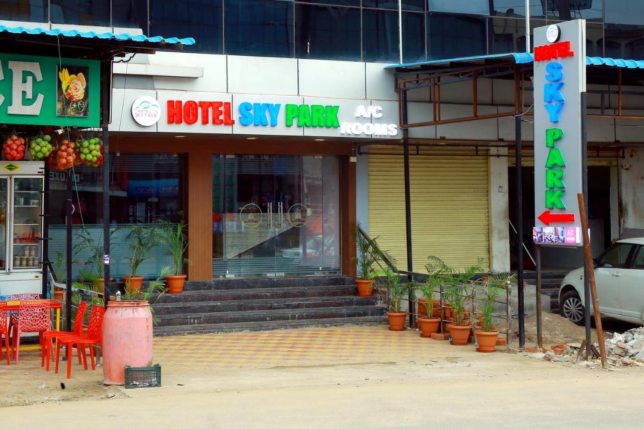 Hotel Sky Park Шамшабад Экстерьер фото