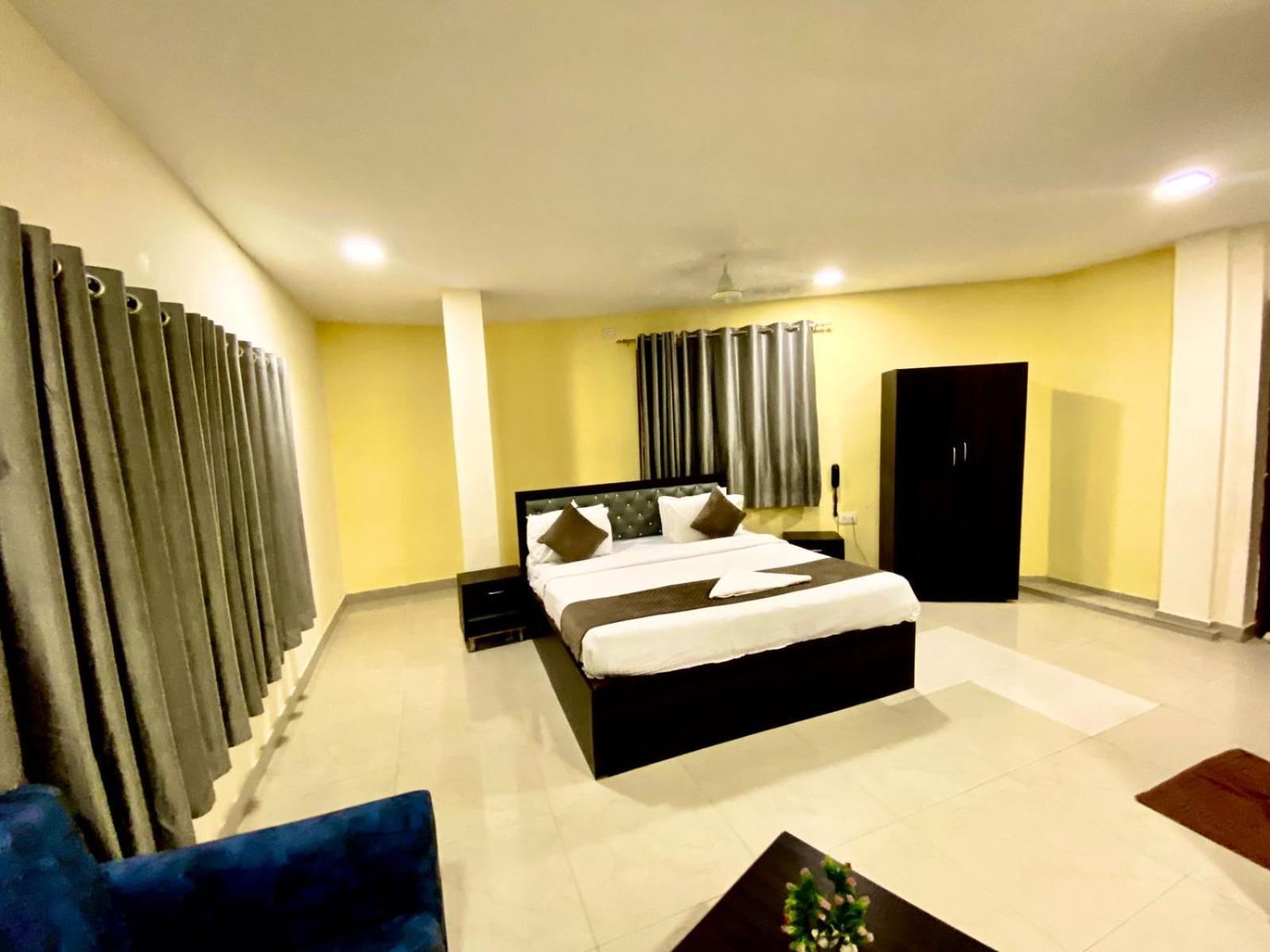 Hotel Sky Park Шамшабад Экстерьер фото