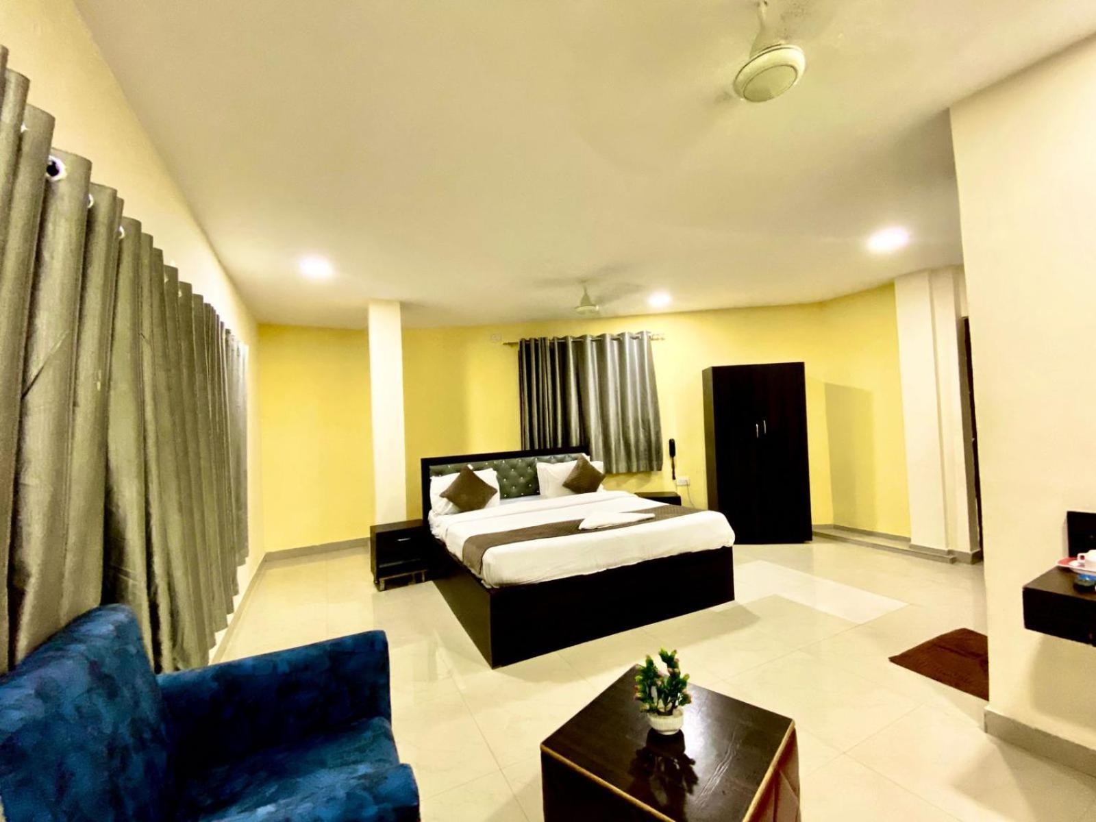 Hotel Sky Park Шамшабад Экстерьер фото