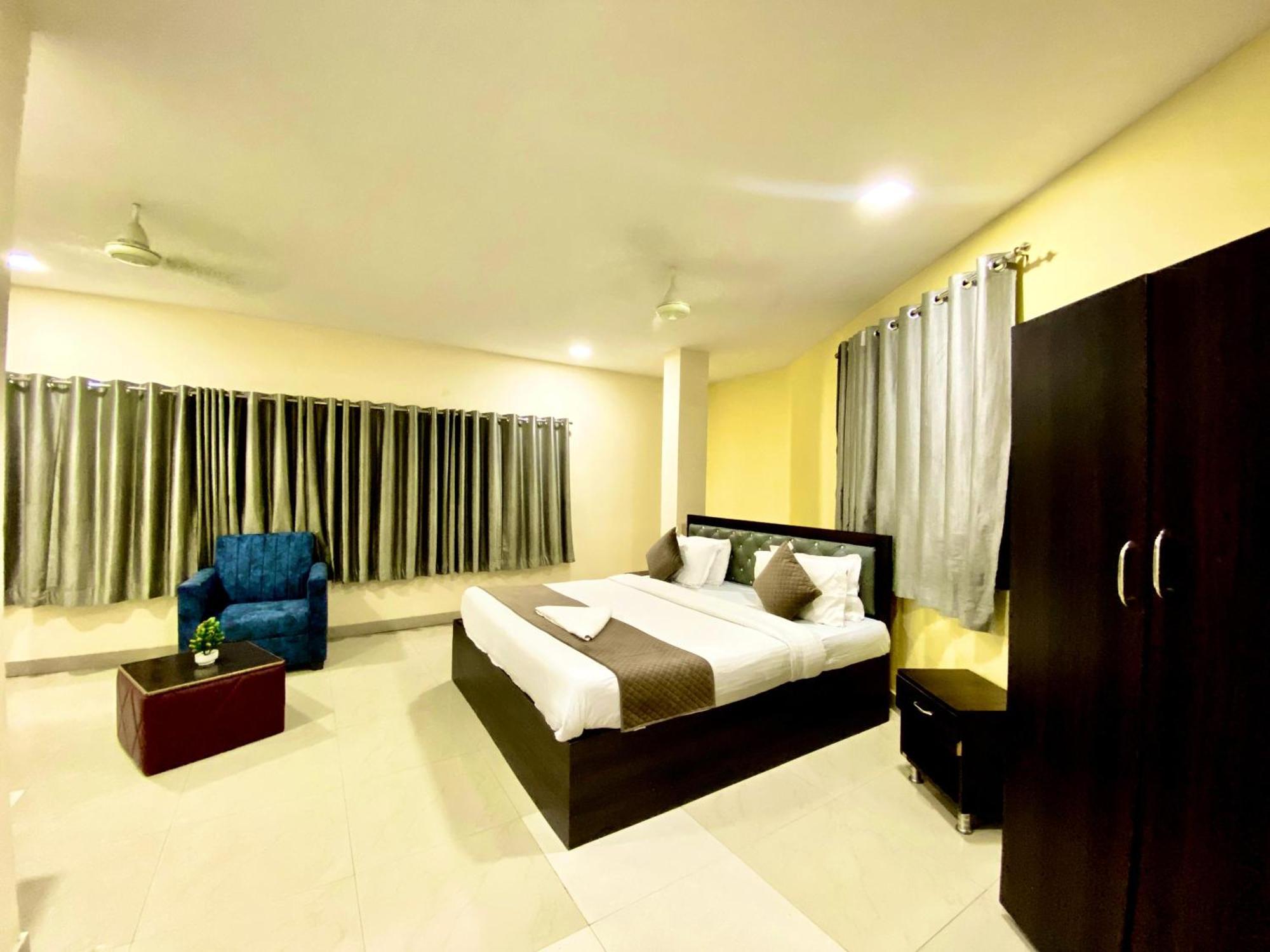 Hotel Sky Park Шамшабад Экстерьер фото