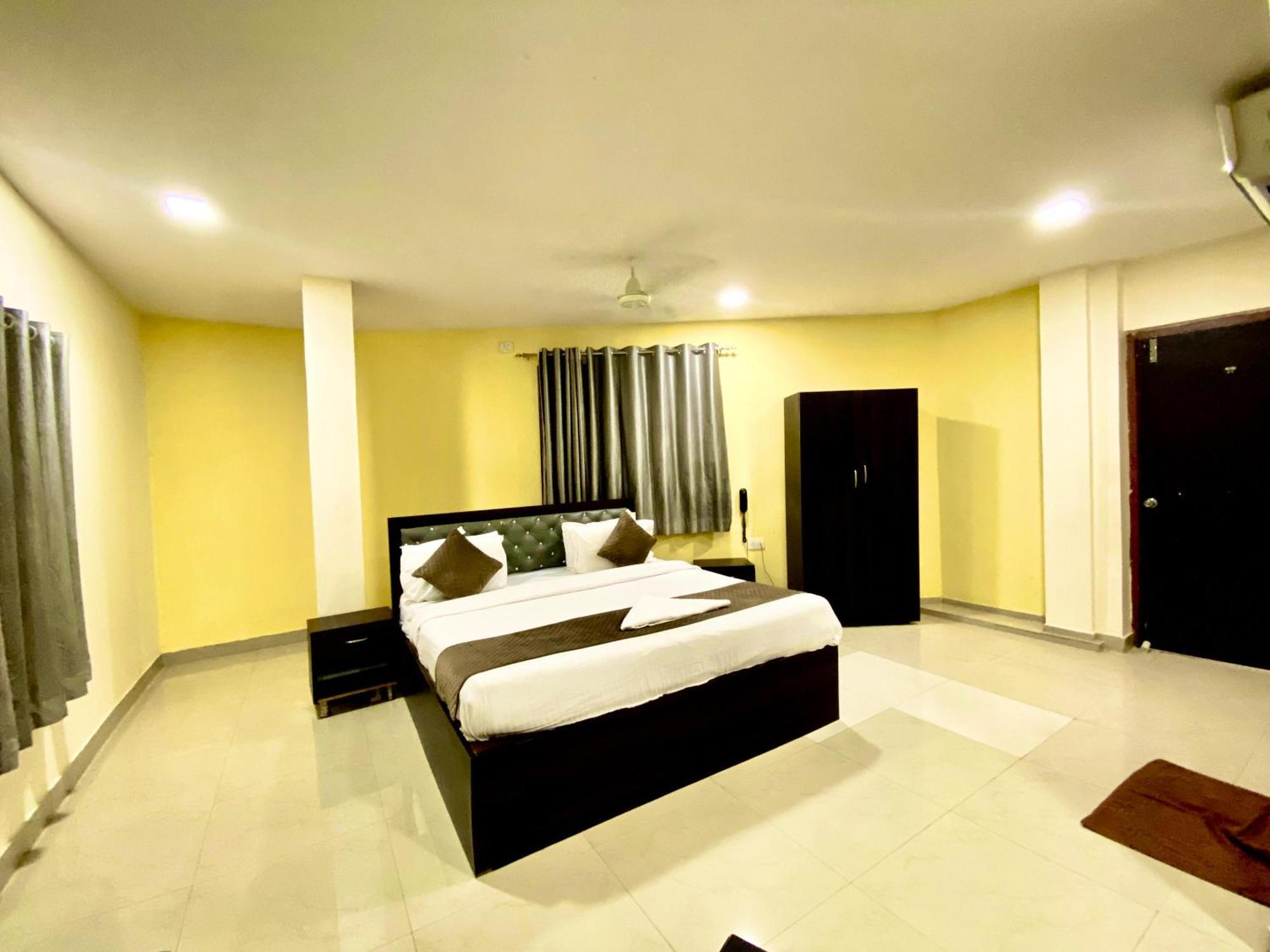 Hotel Sky Park Шамшабад Экстерьер фото