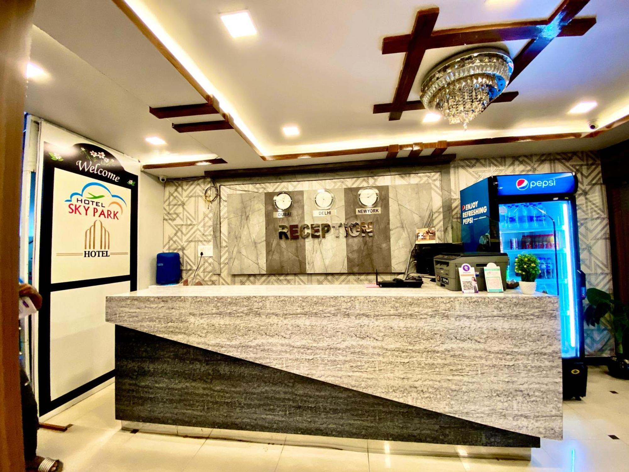 Hotel Sky Park Шамшабад Экстерьер фото