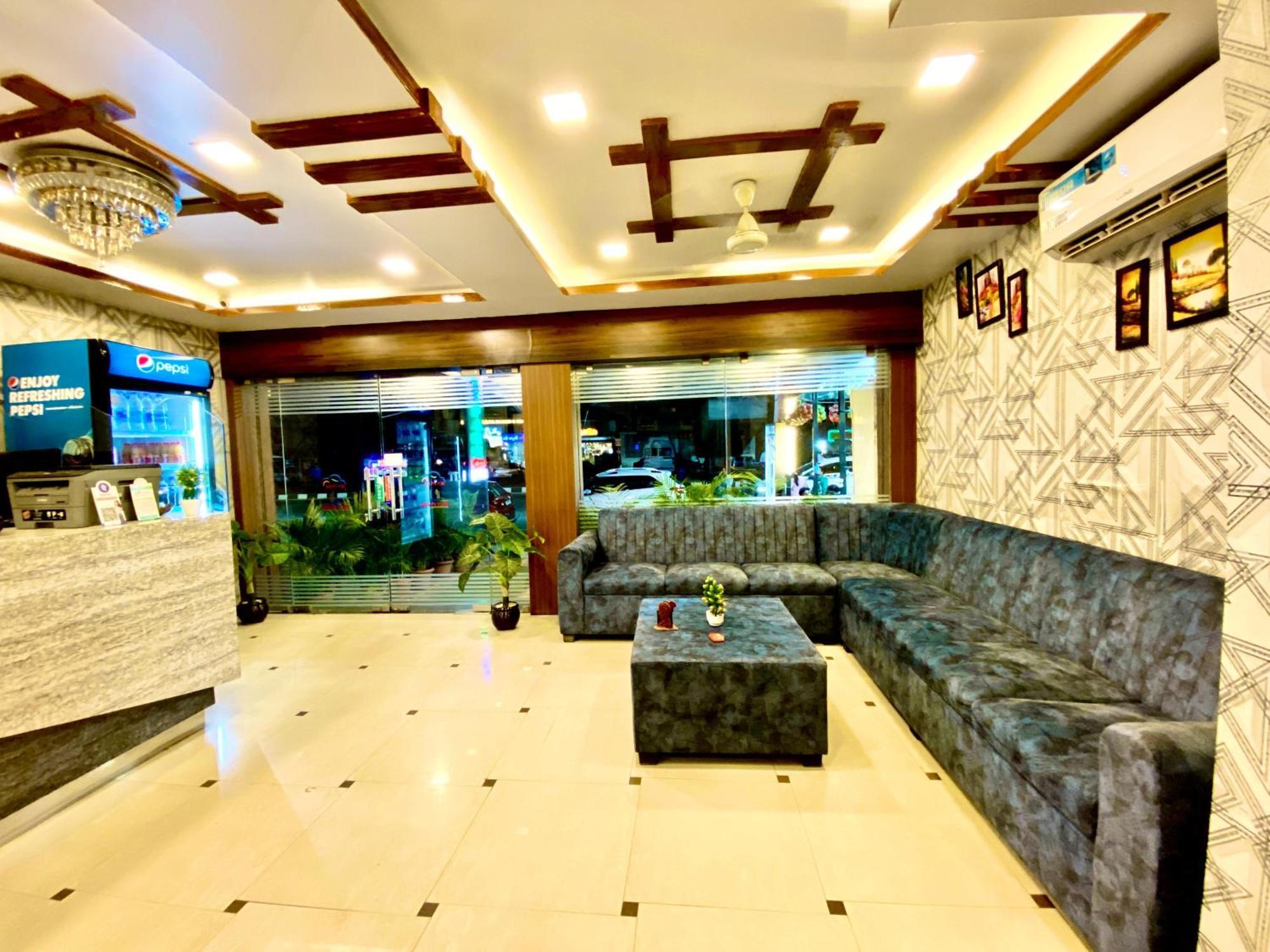 Hotel Sky Park Шамшабад Экстерьер фото