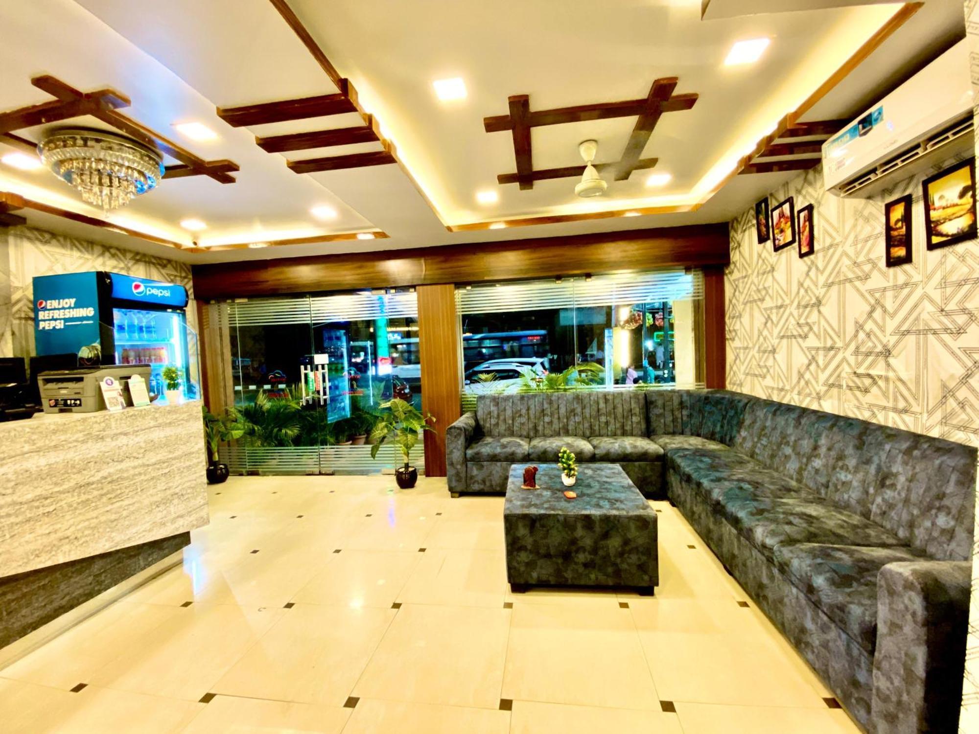 Hotel Sky Park Шамшабад Экстерьер фото